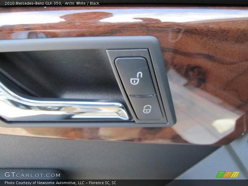 Arctic White / Black 2010 Mercedes-Benz GLK 350