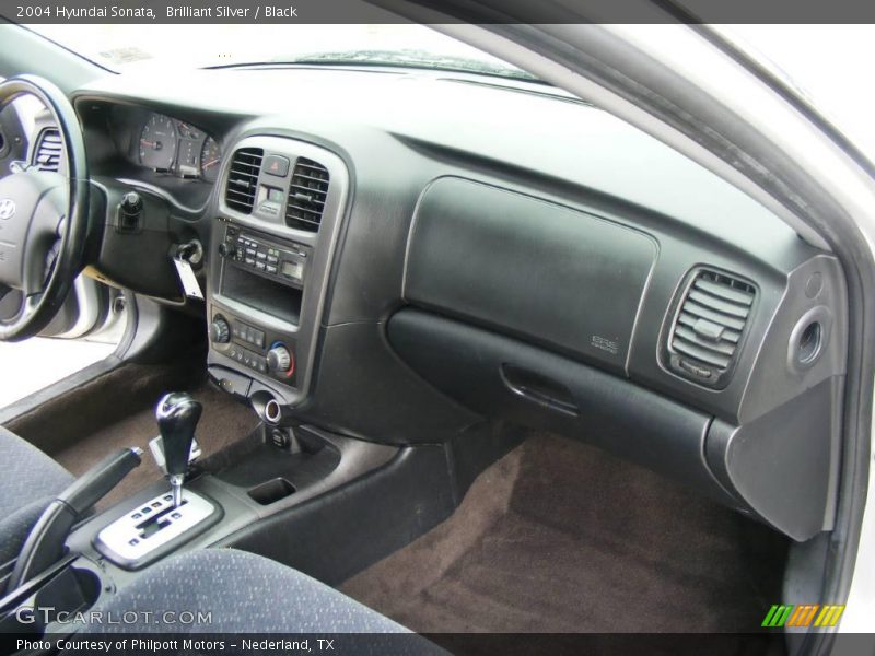 Brilliant Silver / Black 2004 Hyundai Sonata