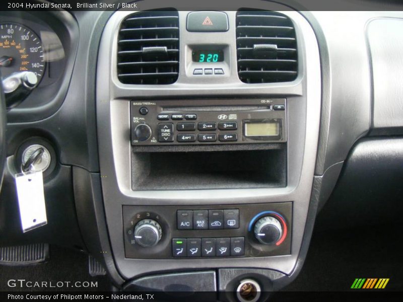 Brilliant Silver / Black 2004 Hyundai Sonata