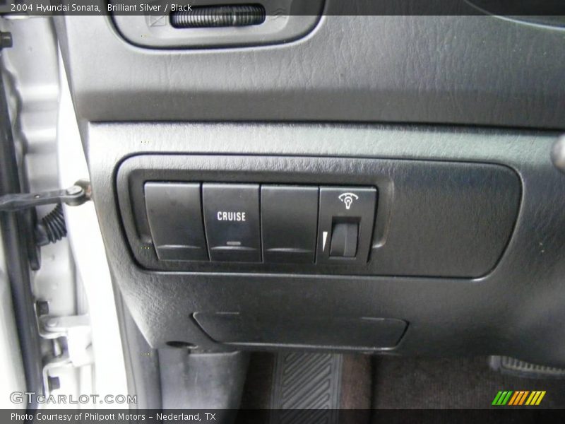 Brilliant Silver / Black 2004 Hyundai Sonata