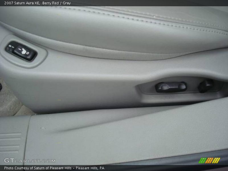 Berry Red / Gray 2007 Saturn Aura XE