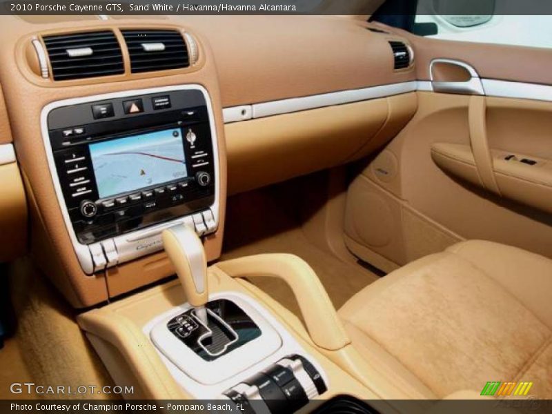 Sand White / Havanna/Havanna Alcantara 2010 Porsche Cayenne GTS