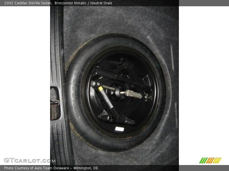 Bronzemist Metallic / Neutral Shale 2002 Cadillac DeVille Sedan