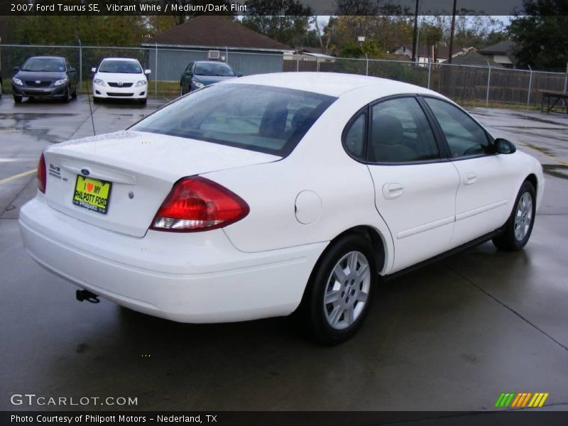 Vibrant White / Medium/Dark Flint 2007 Ford Taurus SE
