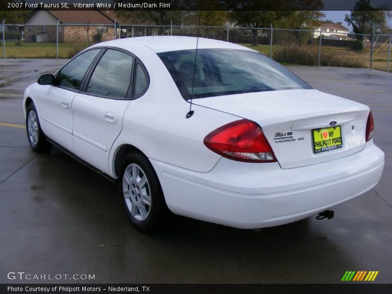Vibrant White / Medium/Dark Flint 2007 Ford Taurus SE
