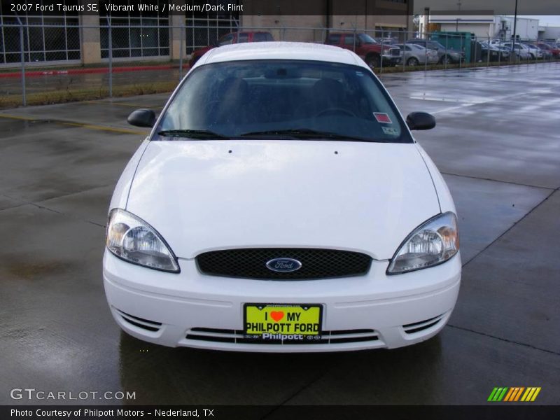 Vibrant White / Medium/Dark Flint 2007 Ford Taurus SE