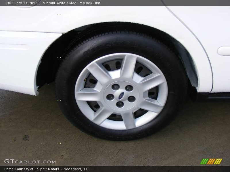 Vibrant White / Medium/Dark Flint 2007 Ford Taurus SE