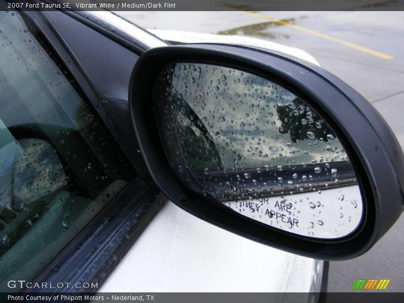 Vibrant White / Medium/Dark Flint 2007 Ford Taurus SE