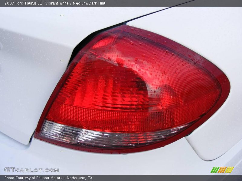 Vibrant White / Medium/Dark Flint 2007 Ford Taurus SE