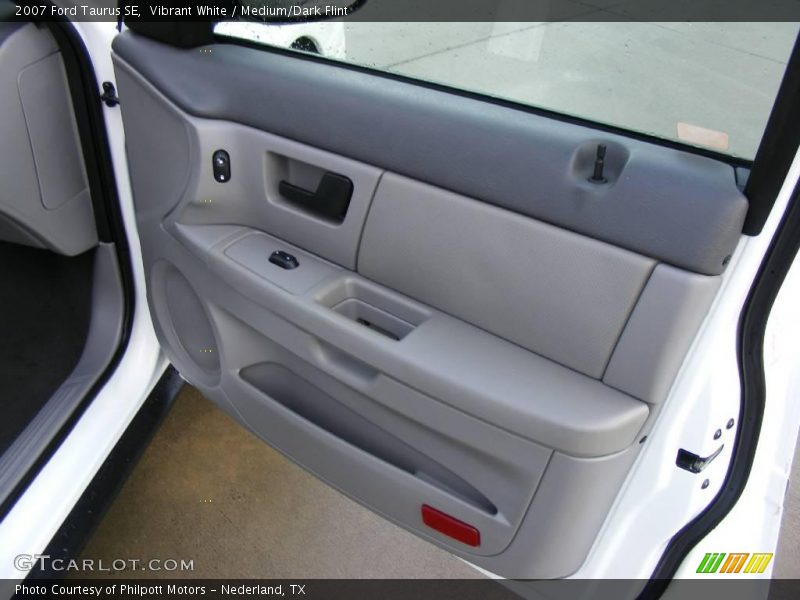 Vibrant White / Medium/Dark Flint 2007 Ford Taurus SE