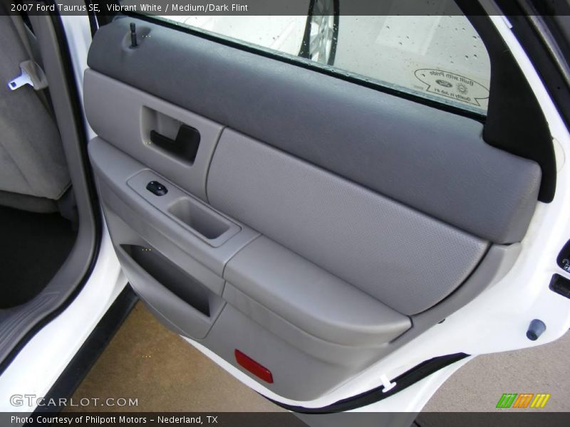 Vibrant White / Medium/Dark Flint 2007 Ford Taurus SE