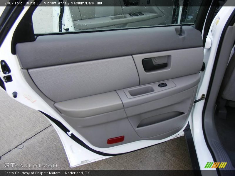 Vibrant White / Medium/Dark Flint 2007 Ford Taurus SE