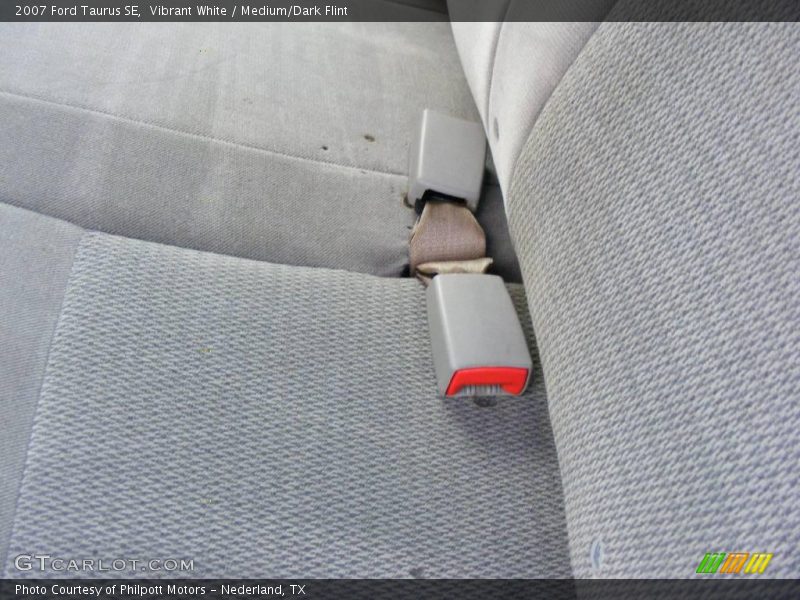 Vibrant White / Medium/Dark Flint 2007 Ford Taurus SE
