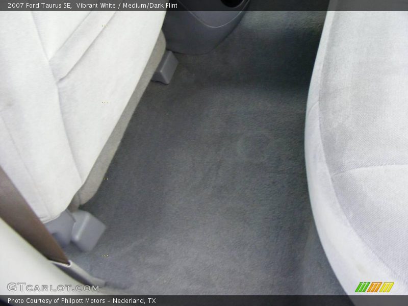 Vibrant White / Medium/Dark Flint 2007 Ford Taurus SE