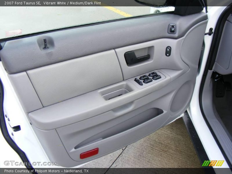 Vibrant White / Medium/Dark Flint 2007 Ford Taurus SE