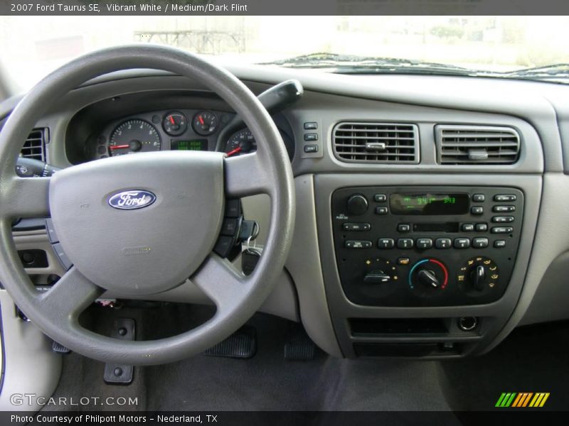Vibrant White / Medium/Dark Flint 2007 Ford Taurus SE