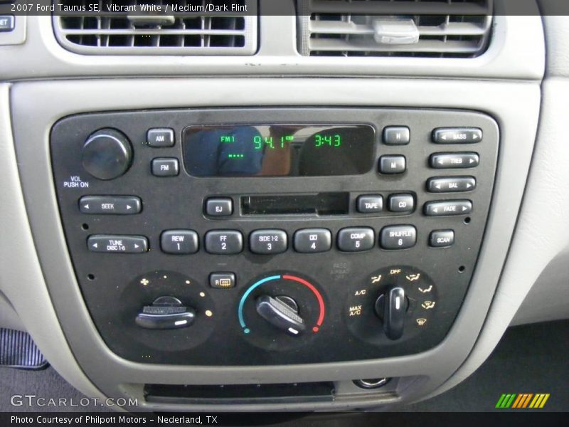 Vibrant White / Medium/Dark Flint 2007 Ford Taurus SE
