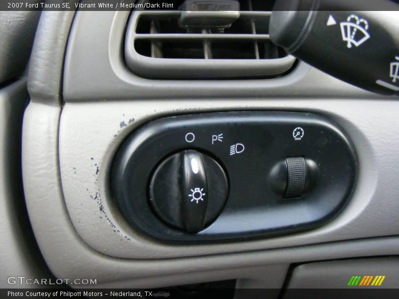 Vibrant White / Medium/Dark Flint 2007 Ford Taurus SE