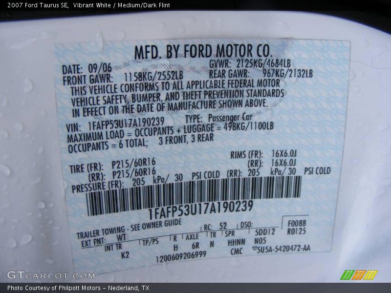 Vibrant White / Medium/Dark Flint 2007 Ford Taurus SE