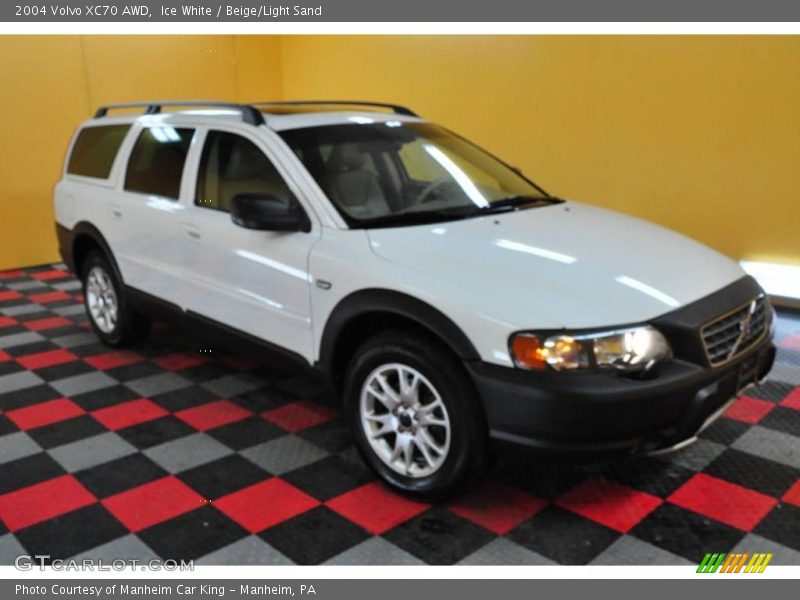 Ice White / Beige/Light Sand 2004 Volvo XC70 AWD