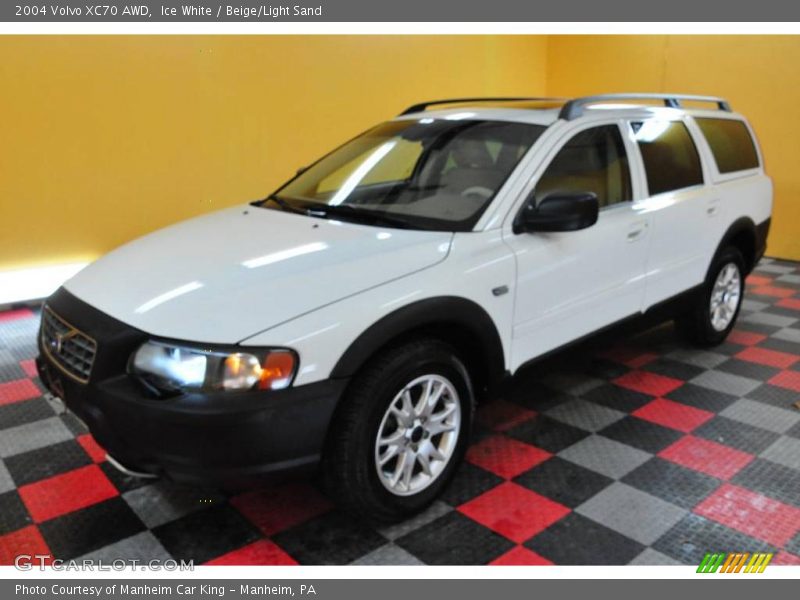 Ice White / Beige/Light Sand 2004 Volvo XC70 AWD