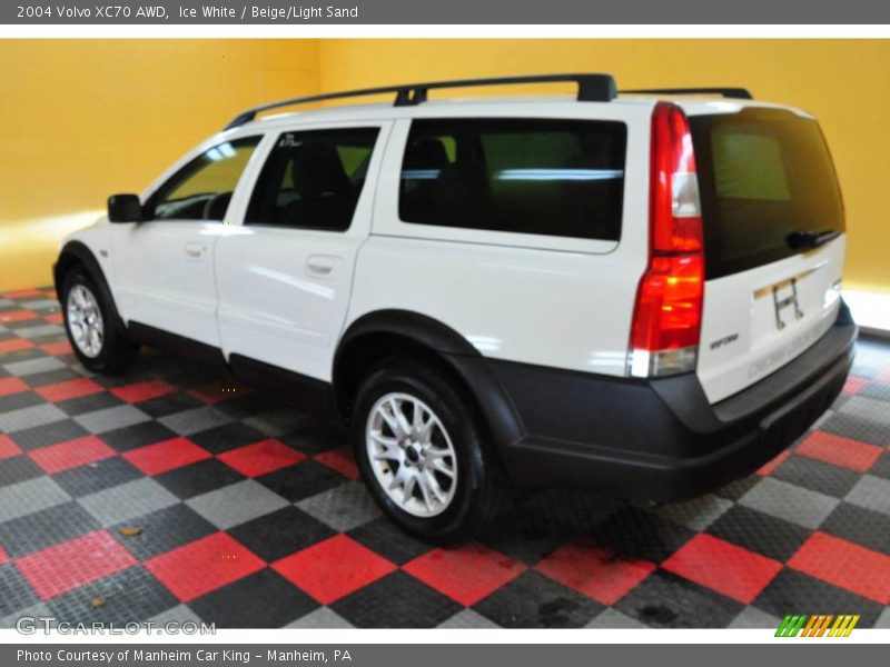 Ice White / Beige/Light Sand 2004 Volvo XC70 AWD