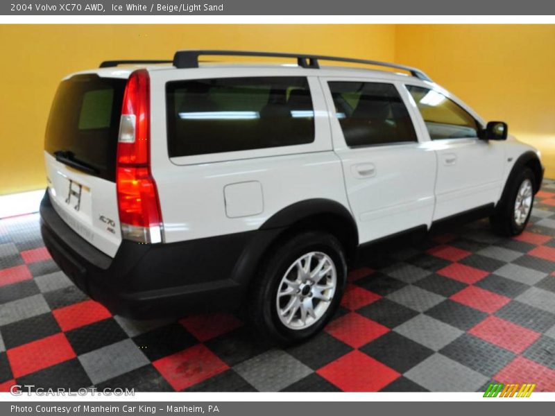 Ice White / Beige/Light Sand 2004 Volvo XC70 AWD