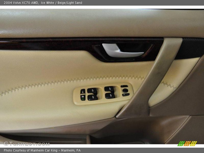 Ice White / Beige/Light Sand 2004 Volvo XC70 AWD