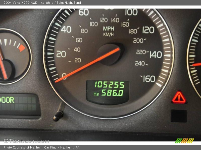 Ice White / Beige/Light Sand 2004 Volvo XC70 AWD
