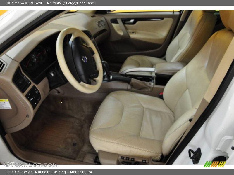 Ice White / Beige/Light Sand 2004 Volvo XC70 AWD