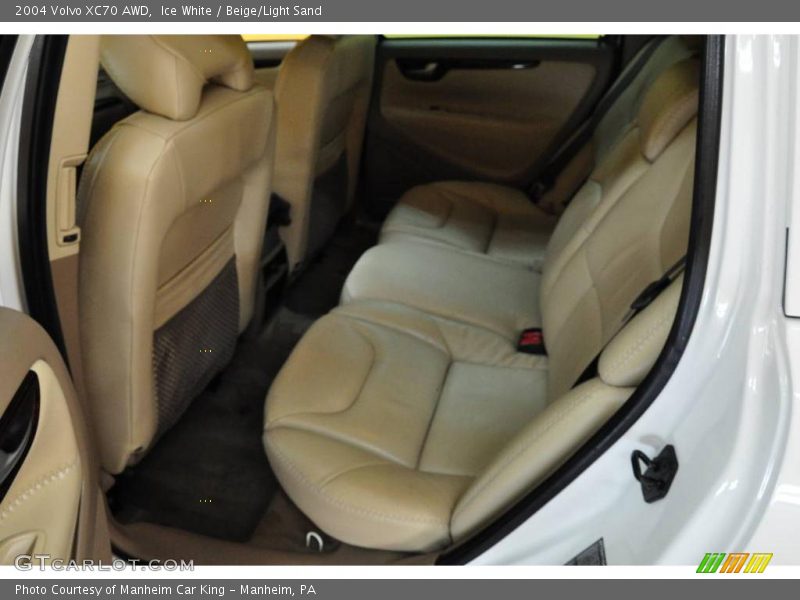 Ice White / Beige/Light Sand 2004 Volvo XC70 AWD