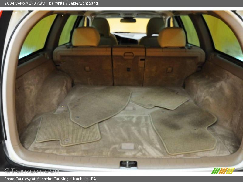 Ice White / Beige/Light Sand 2004 Volvo XC70 AWD