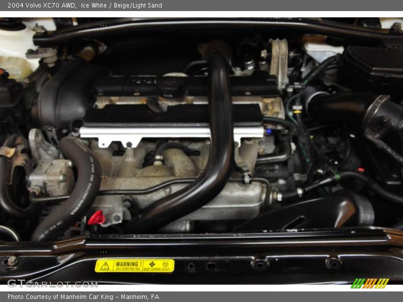 Ice White / Beige/Light Sand 2004 Volvo XC70 AWD