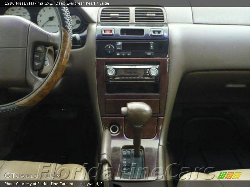 Deep Evergreen Pearl / Beige 1996 Nissan Maxima GXE