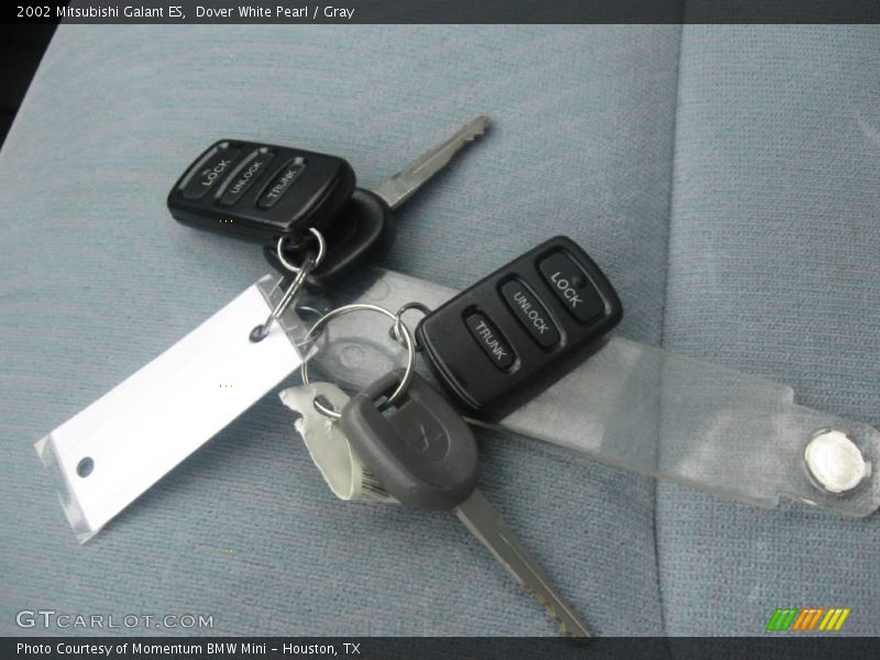 Dover White Pearl / Gray 2002 Mitsubishi Galant ES