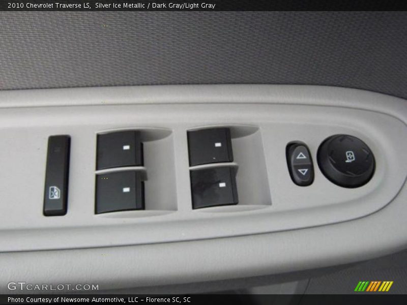Silver Ice Metallic / Dark Gray/Light Gray 2010 Chevrolet Traverse LS