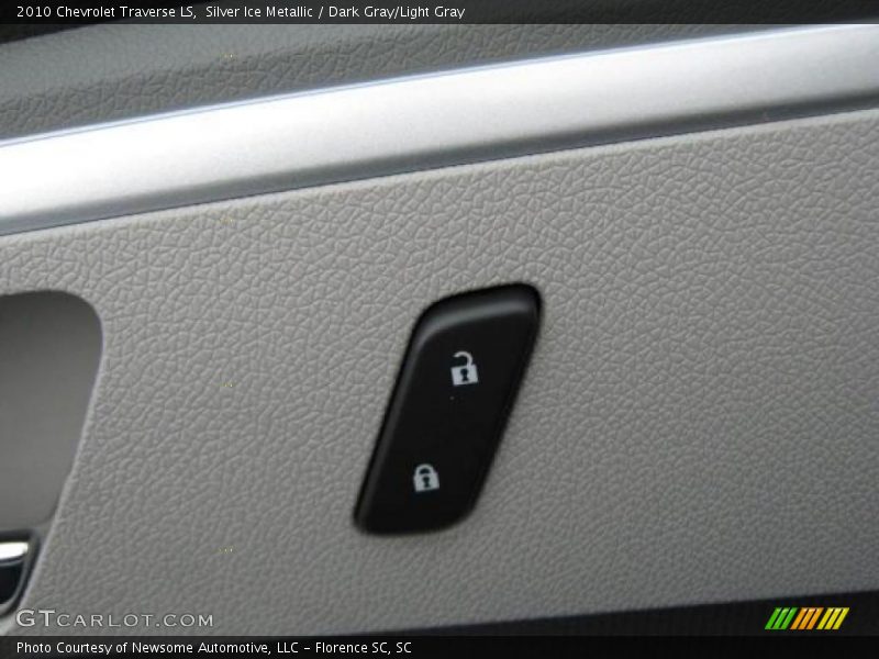 Silver Ice Metallic / Dark Gray/Light Gray 2010 Chevrolet Traverse LS