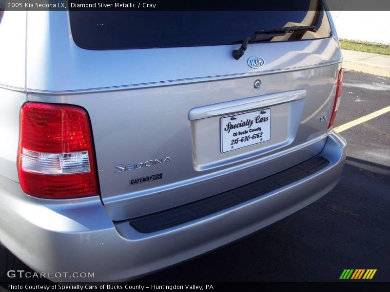 Diamond Silver Metallic / Gray 2005 Kia Sedona LX