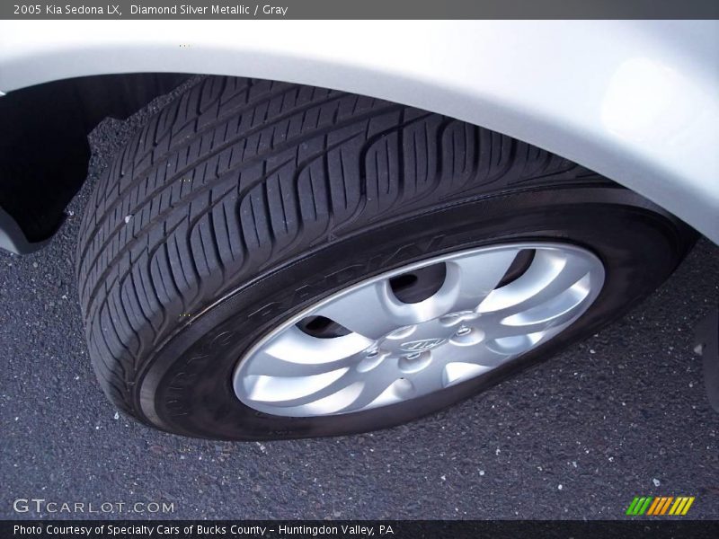 Diamond Silver Metallic / Gray 2005 Kia Sedona LX