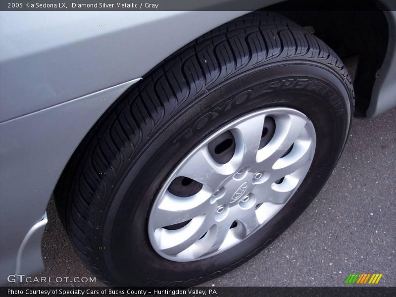 Diamond Silver Metallic / Gray 2005 Kia Sedona LX