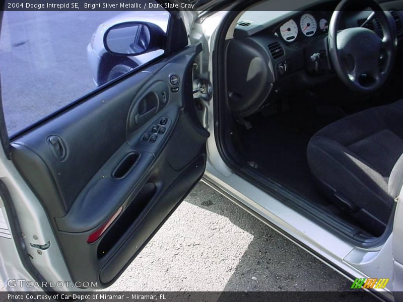 Bright Silver Metallic / Dark Slate Gray 2004 Dodge Intrepid SE