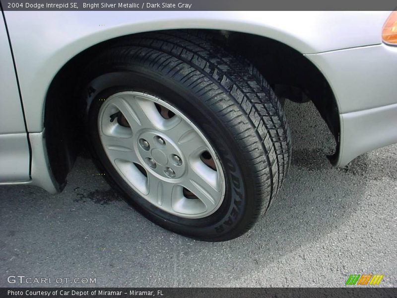 Bright Silver Metallic / Dark Slate Gray 2004 Dodge Intrepid SE