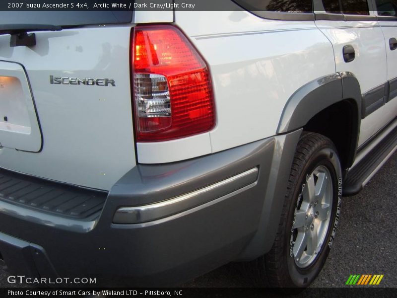 Arctic White / Dark Gray/Light Gray 2007 Isuzu Ascender S 4x4