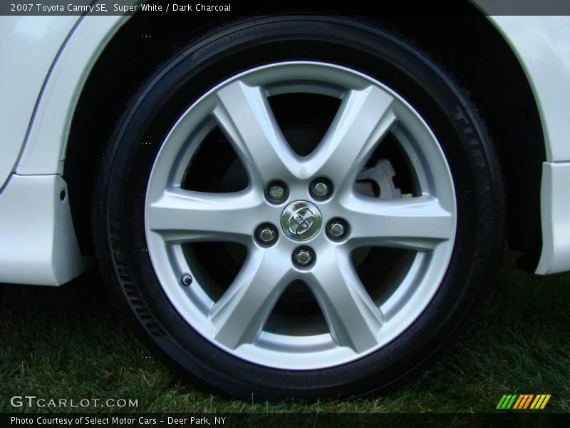 Super White / Dark Charcoal 2007 Toyota Camry SE
