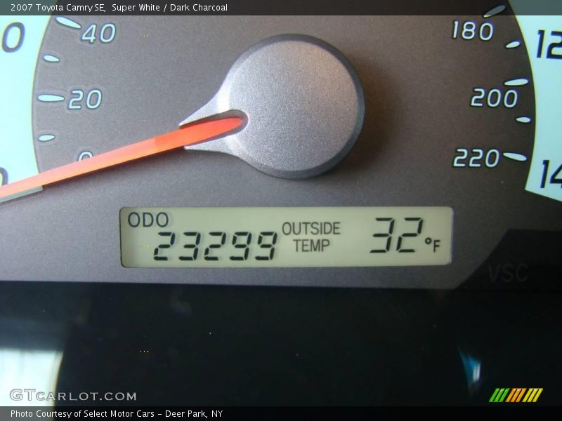 Super White / Dark Charcoal 2007 Toyota Camry SE