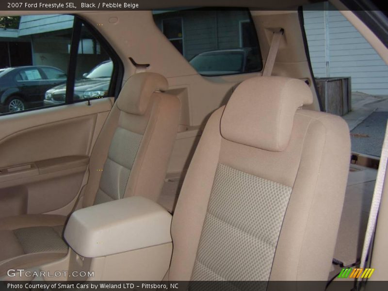 Black / Pebble Beige 2007 Ford Freestyle SEL