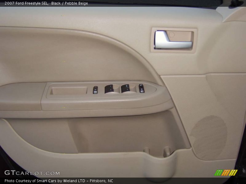Black / Pebble Beige 2007 Ford Freestyle SEL
