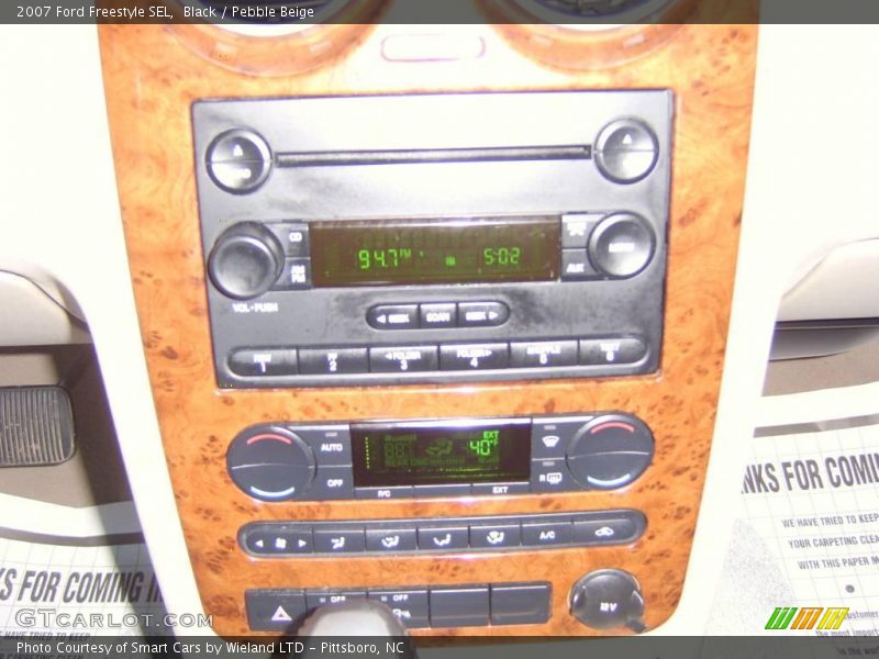 Black / Pebble Beige 2007 Ford Freestyle SEL