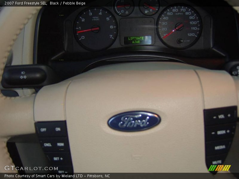 Black / Pebble Beige 2007 Ford Freestyle SEL