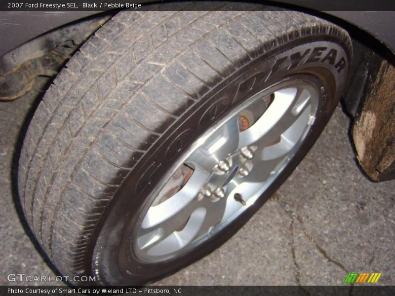 Black / Pebble Beige 2007 Ford Freestyle SEL